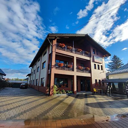 Enigma Bucovinei Hotel Vicovu de Jos Exterior foto