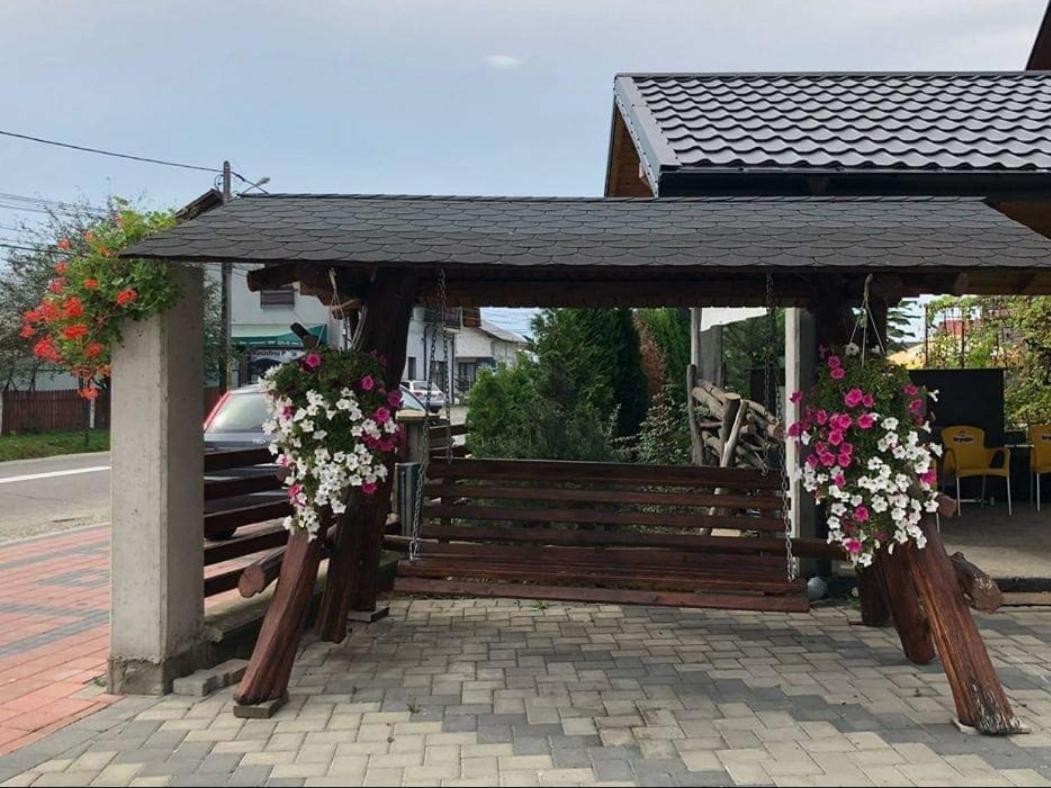 Enigma Bucovinei Hotel Vicovu de Jos Exterior foto