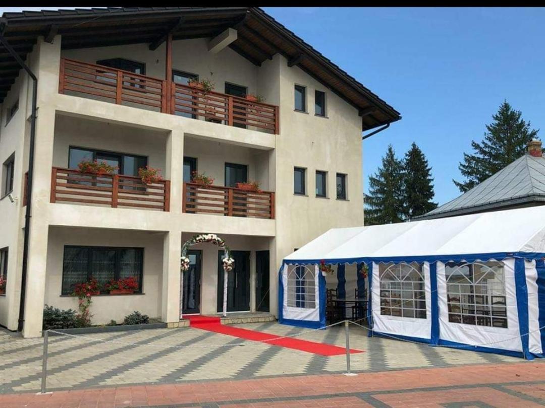 Enigma Bucovinei Hotel Vicovu de Jos Exterior foto